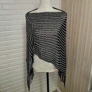 Steve Madden black/white poncho